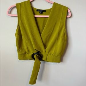 Trendy Tullea Olive Crop Top size small
